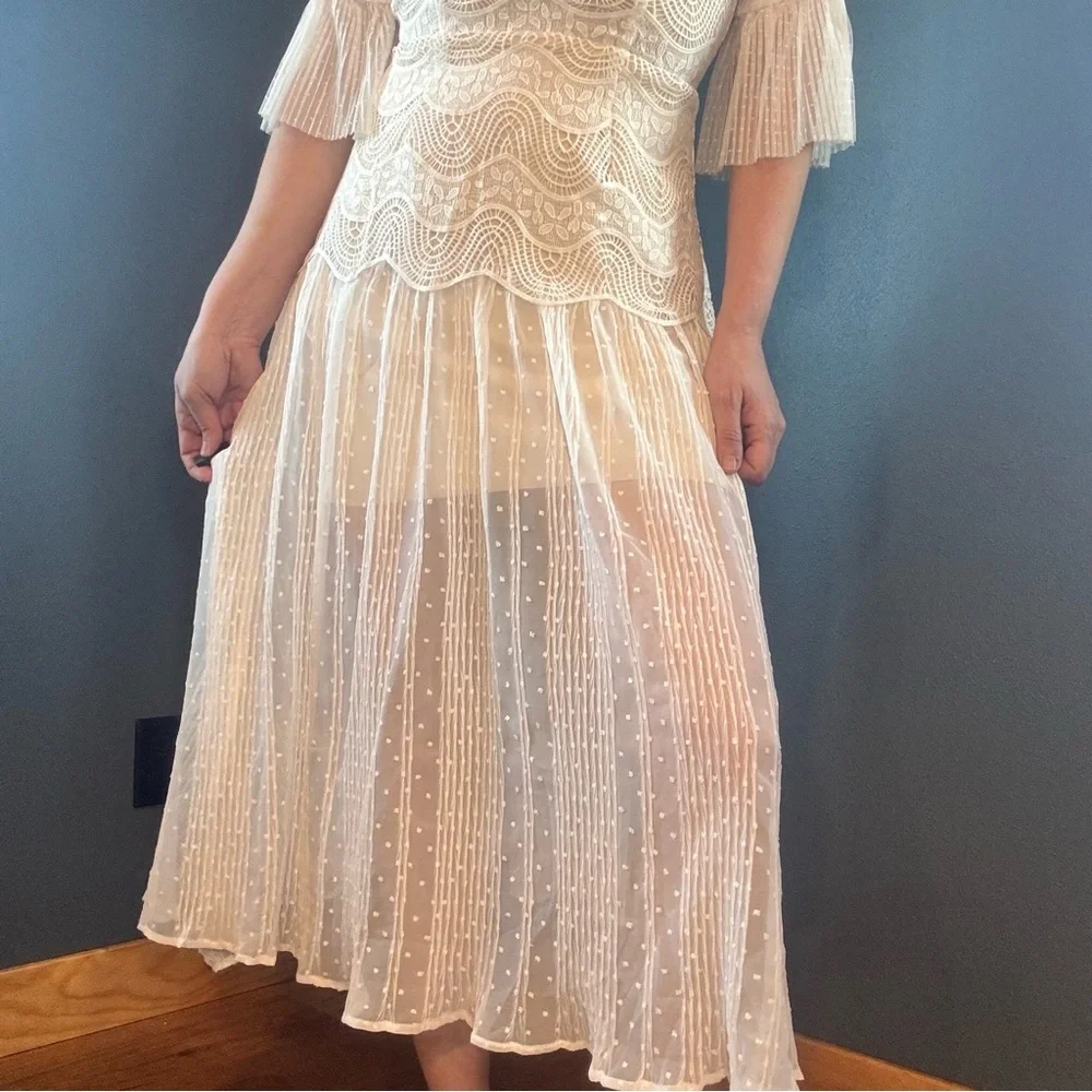 Elliatt Australia White High Neck Lace Midi Dress size M - Picture 9 of 16